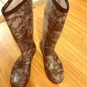 Women’s comfy rain boots